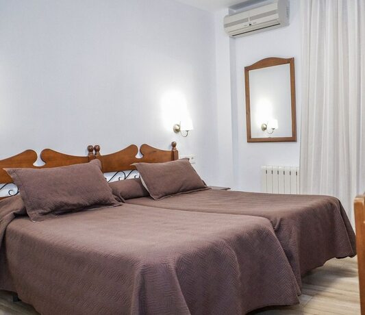 Imagen general del Hotel Hostal y Apartamento Rural Los Naranjos. Foto 6