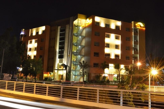 Imagen de los exteriores del Hotel Hostalia Expo and Business Class. Foto 8