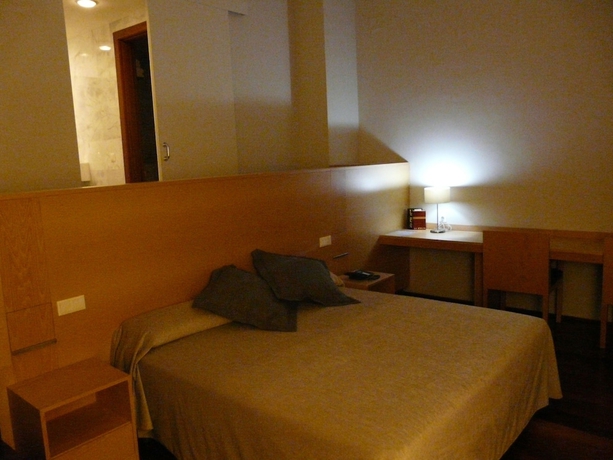 Imagen de la habitación del Hotel Hostatgeria De Poblet. Foto 13