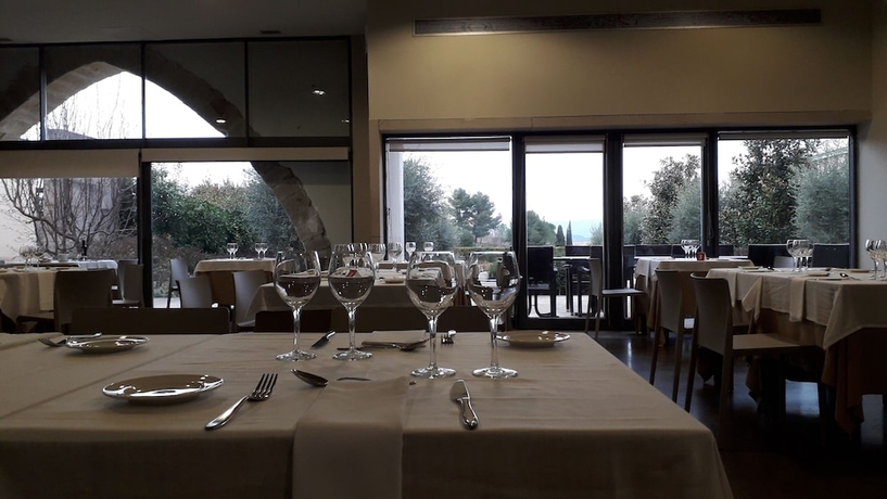 Imagen del bar/restaurante del Hotel Hostatgeria De Poblet. Foto 2