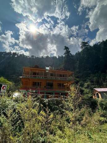 Imagen general del Hotel Hostay Tirthan. Foto 8