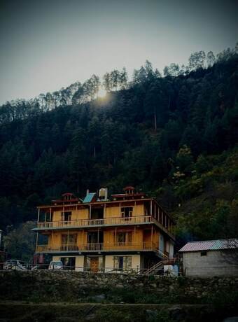 Imagen general del Hotel Hostay Tirthan. Foto 11