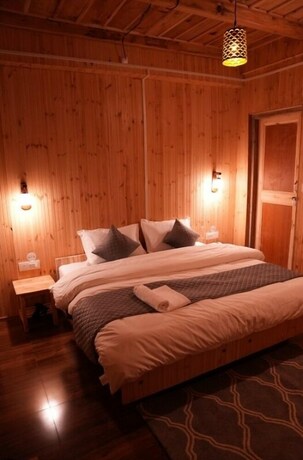 Imagen de la habitación del Hotel Hostay Tirthan. Foto 16