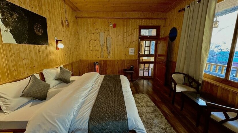 Imagen de la habitación del Hotel Hostay Tirthan. Foto 17