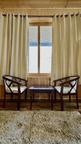 Imagen de los interiores del Hotel Hostay Tirthan. Foto 24