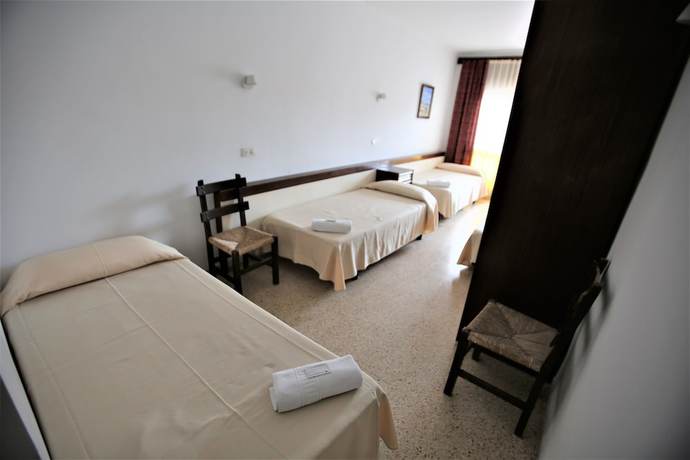Imagen de la habitación del Hotel Hostel Costa Brava. Foto 3