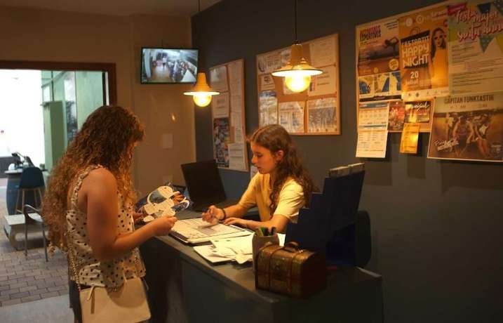 Imagen de los interiores del Hotel Hostel Costa Brava. Foto 19