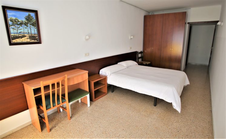 Imagen de la habitación del Hotel Hostel Costa Brava. Foto 7