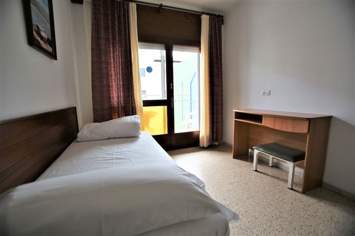 Imagen de la habitación del Hotel Hostel Costa Brava. Foto 8