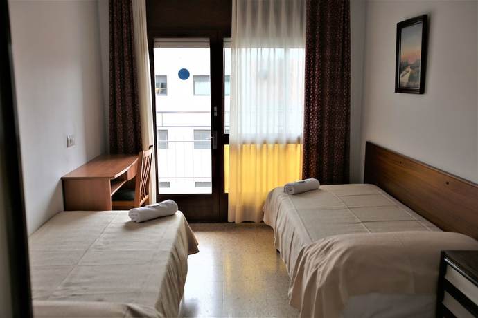 Imagen de la habitación del Hotel Hostel Costa Brava. Foto 14