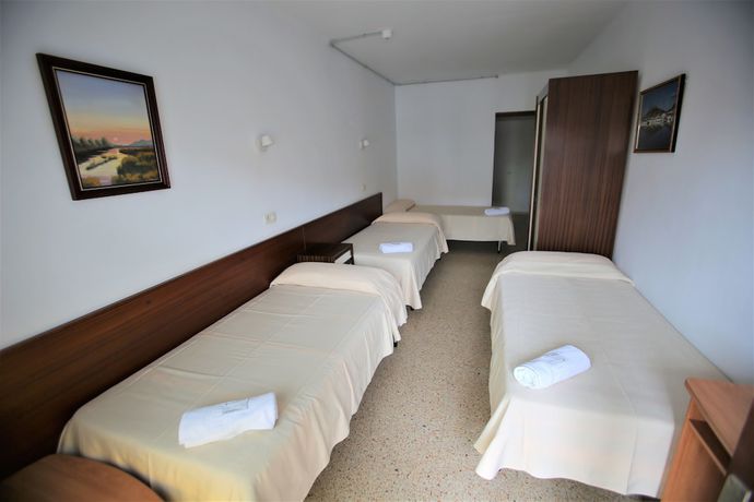 Imagen de la habitación del Hotel Hostel Costa Brava. Foto 15