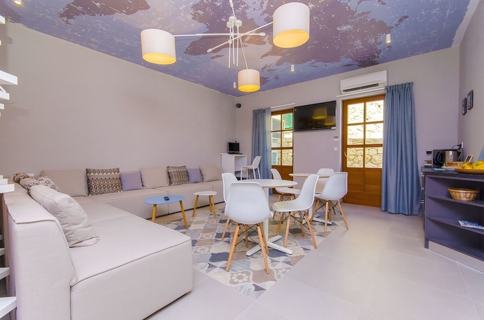 Imagen de los interiores del Hotel Hostel Dvor. Foto 18