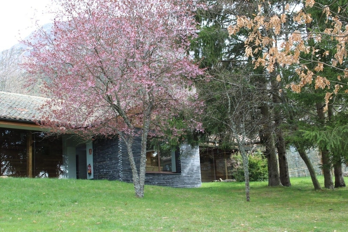 Imagen de los exteriores del Hotel Hostel El Oso Pardo. Foto 10