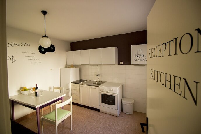 Imagen general del Hotel Hostel Omi&scaron;. Foto 6