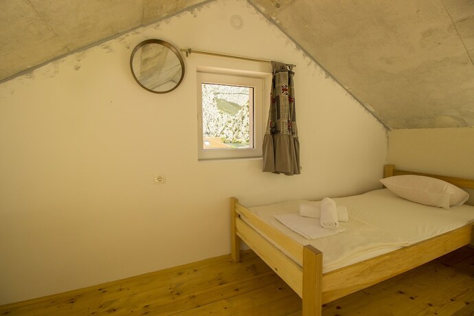 Imagen general del Hotel Hostel Omi&scaron;. Foto 10
