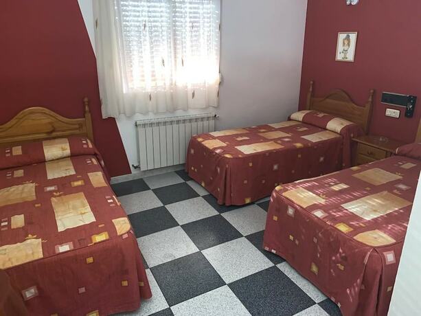 Imagen de la habitación del Hotel Hostel Restaurant Leyvamar. Foto 14