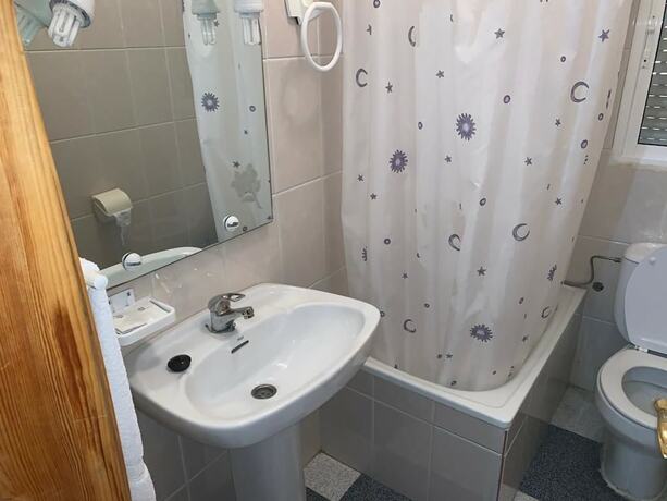 Imagen general del Hotel Hostel Restaurant Leyvamar. Foto 4