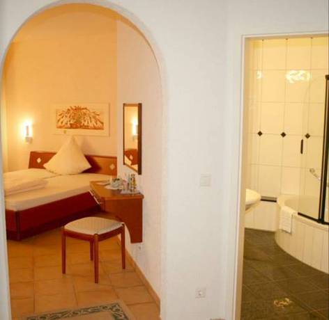 Imagen de la habitación del Hotel Hostellerie Bacher. Foto 7