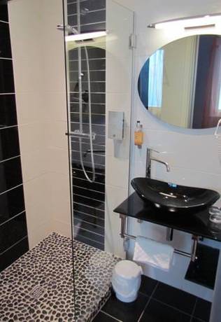 Imagen de la habitación del Hotel Hostellerie De La Mer. Foto 7