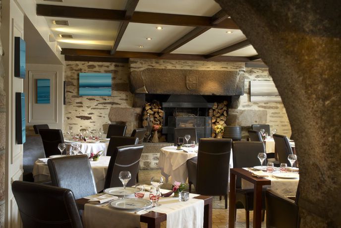 Imagen del bar/restaurante del Hotel Hostellerie De La Pointe Saint Mathieu. Foto 2