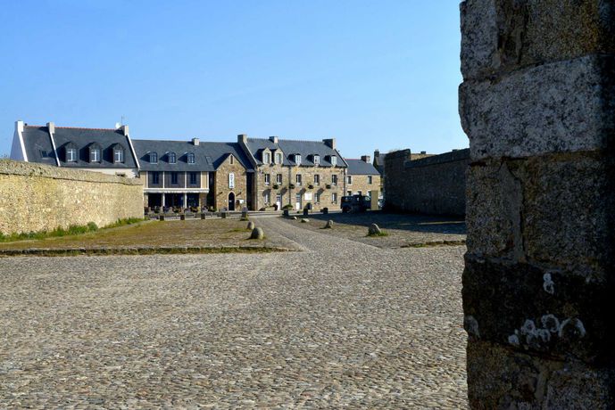 Imagen de los exteriores del Hotel Hostellerie De La Pointe Saint Mathieu. Foto 9
