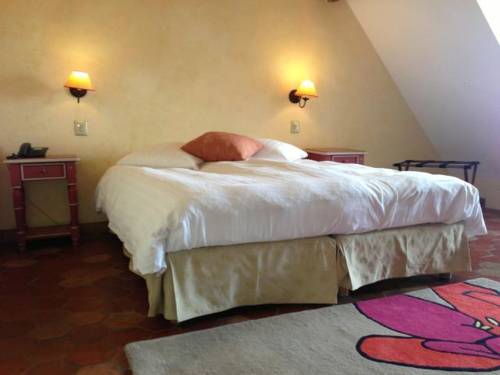 Imagen de la habitación del Hotel Hostellerie De La Tour D'auxois. Foto 4