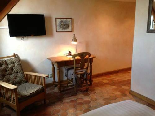 Imagen de la habitación del Hotel Hostellerie De La Tour D'auxois. Foto 7