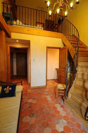 Imagen de la habitación del Hotel Hostellerie De La Tour D'auxois. Foto 11