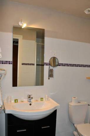 Imagen de la habitación del Hotel Hostellerie De La Vieille Ferme. Foto 8