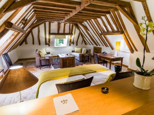 Imagen de la habitación del Hotel Hostellerie De Levernois. Foto 7