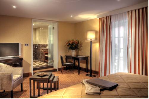 Imagen de la habitación del Hotel Hostellerie Des Ch&acirc;teaux and Spa. Foto 13