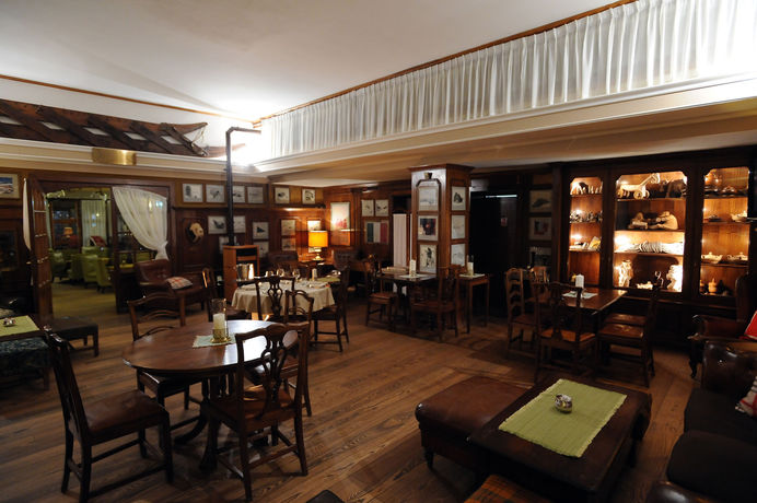 Imagen del bar/restaurante del Hotel Hostellerie Des Guides. Foto 3