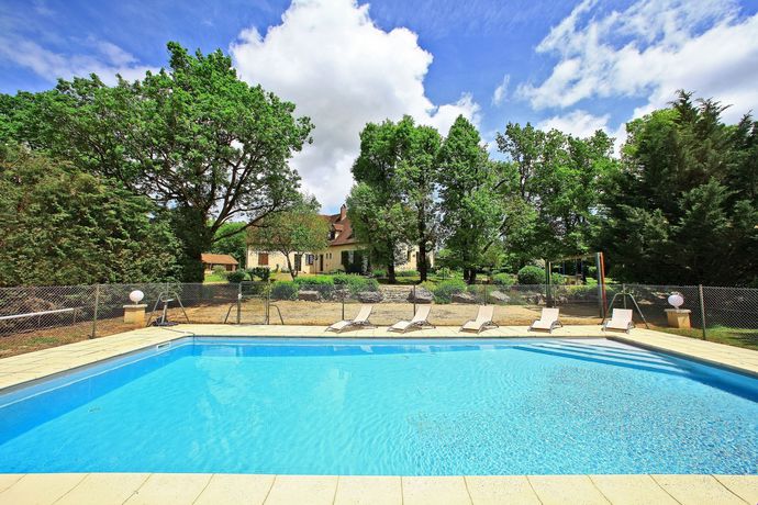 Imagen de la piscina del Hotel Hostellerie Du Causse. Foto 16