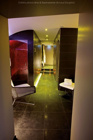 Imagen de la piscina del Hotel Hostellerie Du Chapeau Rouge. Foto 14