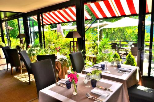 Imagen del bar/restaurante del Hotel Hostellerie Du Country Club. Foto 7