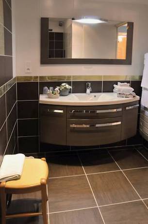 Imagen de la habitación del Hotel Hostellerie Du Mont Aimé. Foto 5