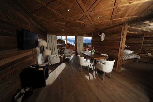 Imagen de la habitación del Hotel Hostellerie Du Pas De L'ours Relais Et Chateaux. Foto 8
