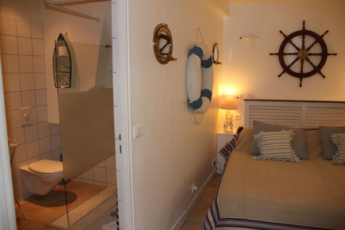 Imagen de la habitación del Hotel Hostellerie Du Prieuré. Foto 16