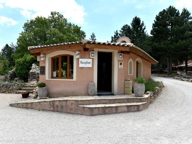 Imagen de los exteriores del Hotel Hostellerie Du Val De Sault. Foto 9