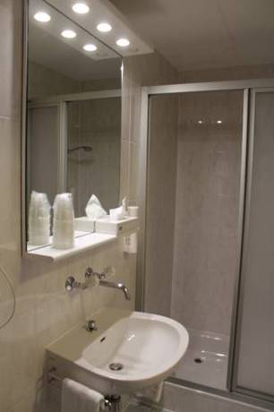 Imagen de la habitación del Hotel Hostellerie Du Xvi Si&egrave;cle. Foto 9