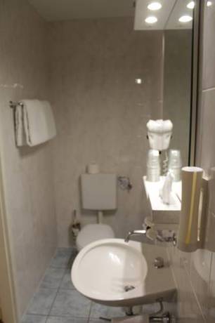 Imagen de la habitación del Hotel Hostellerie Du Xvi Si&egrave;cle. Foto 16