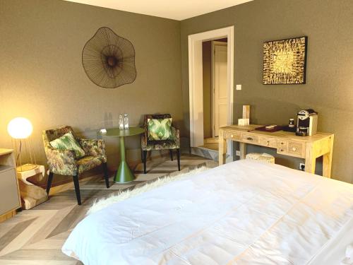 Imagen de la habitación del Hotel Hostellerie La Cheneaudi&egrave;re & Spa. Foto 9