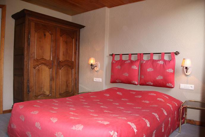 Imagen de la habitación del Hotel Hostellerie La Claire Fontaine. Foto 4