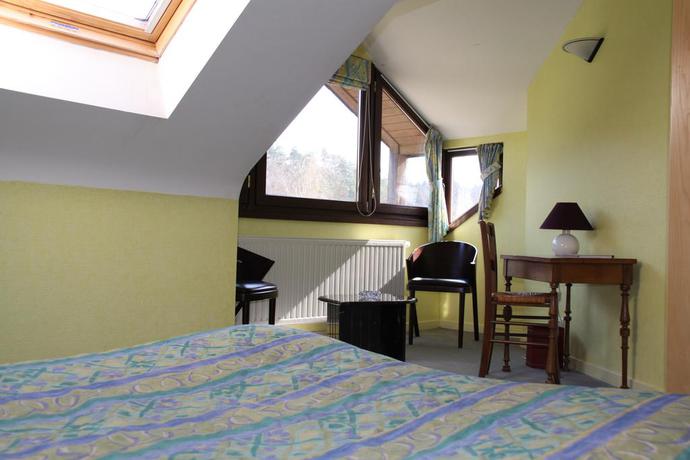 Imagen de la habitación del Hotel Hostellerie La Claire Fontaine. Foto 6