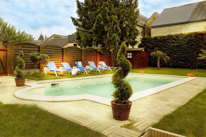 Imagen de la piscina del Hotel Hostellerie La Croix Blanche. Foto 9