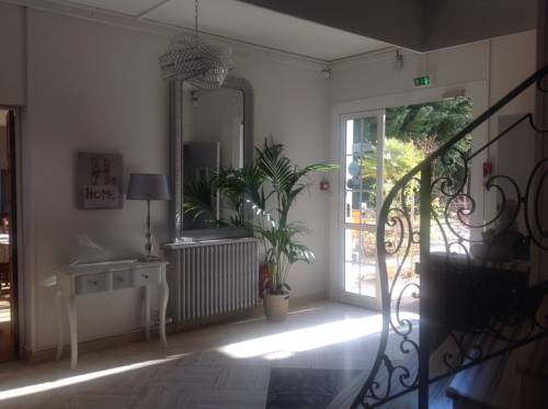 Imagen de la habitación del Hotel Hostellerie Le Blason De Provence. Foto 3