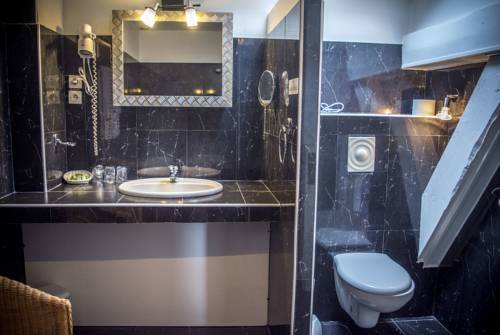 Imagen de la habitación del Hotel Hostellerie Le Blason De Provence. Foto 10