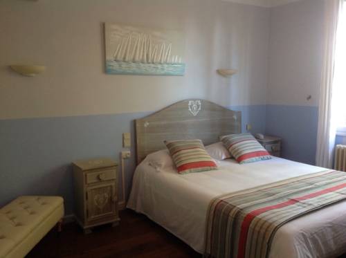 Imagen de la habitación del Hotel Hostellerie Le Blason De Provence. Foto 11