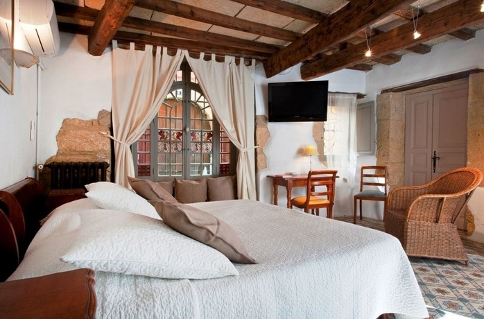 Imagen de la habitación del Hotel Hostellerie Le Castellas. Foto 3
