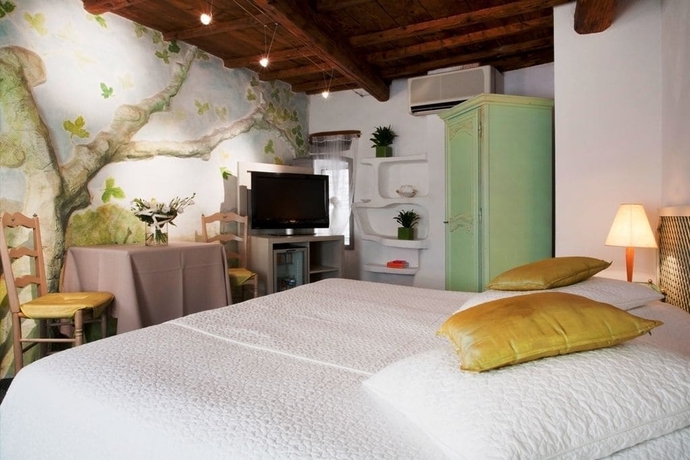 Imagen de la habitación del Hotel Hostellerie Le Castellas. Foto 5